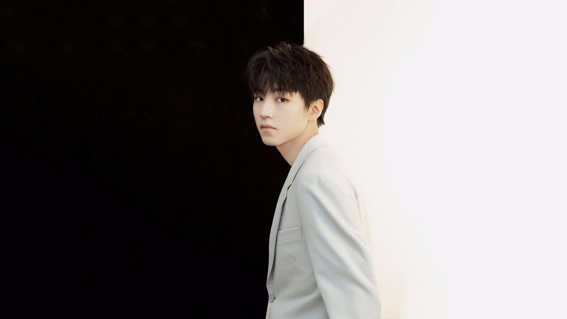 开云综合服务-曼联在激烈争夺中取胜,积分逼近榜首